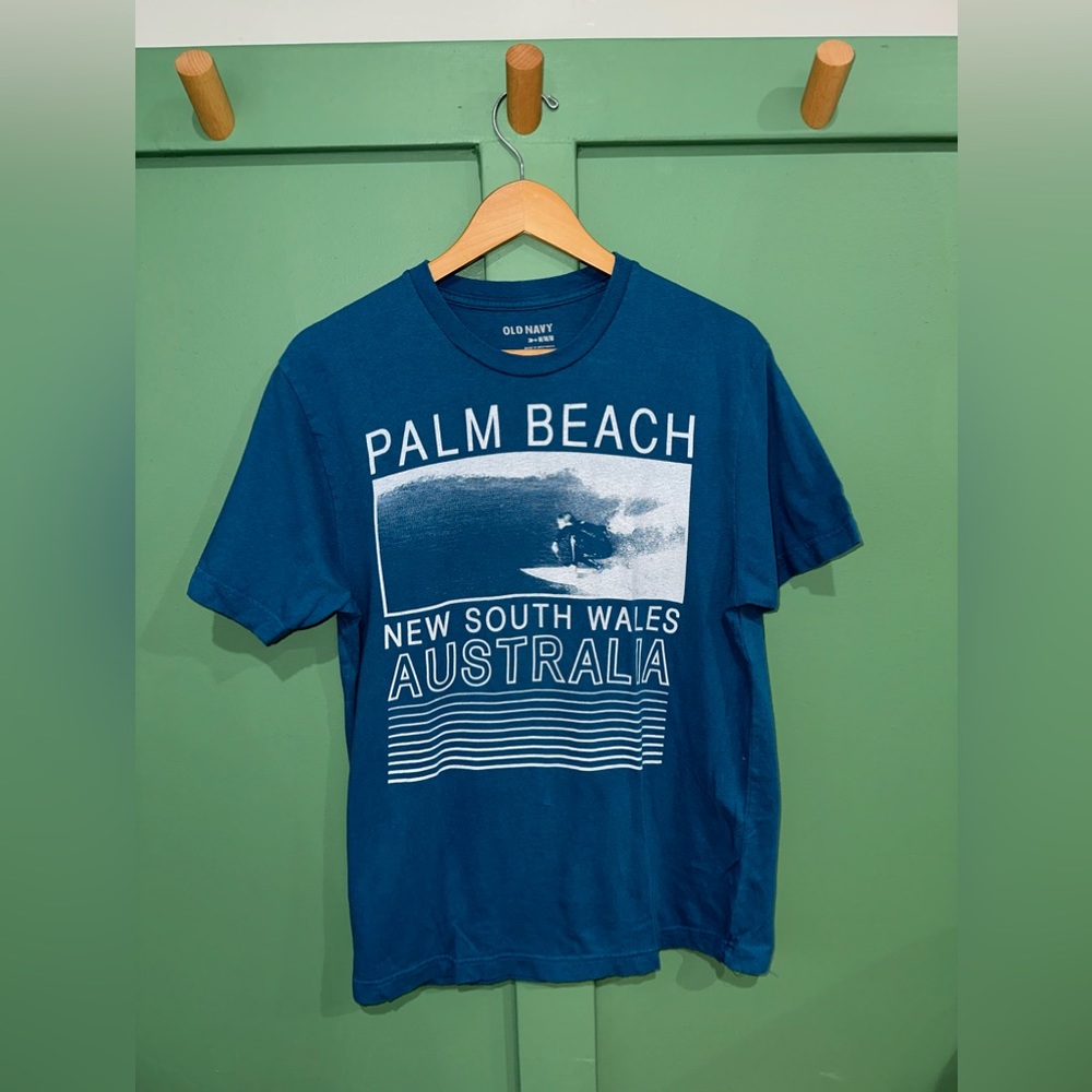 Old Navy tee shirt